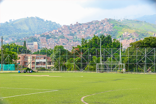 Cancha-La-Floresta-Medellin-Alrededor-de-la-cancha