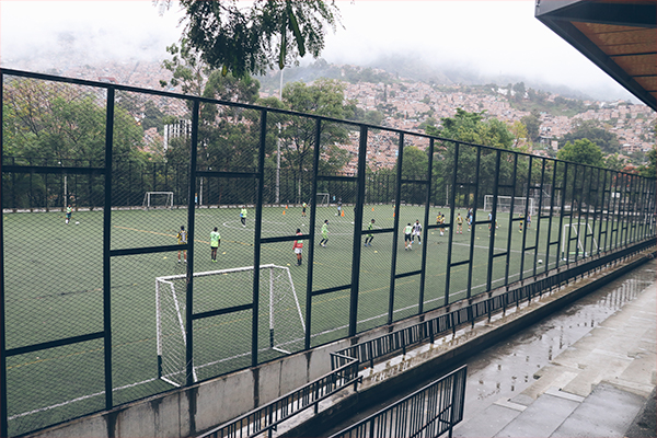 Cancha-Miraflores-Medellin-Alrededor-de-la-cancha-2