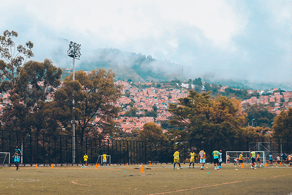 Cancha-Miraflores-Medellin-Alrededor-de-la-cancha-4