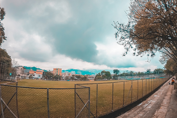 Cancha-Unidad-deportiva-Belen-Medellin-Alrededor-de-la-cancha